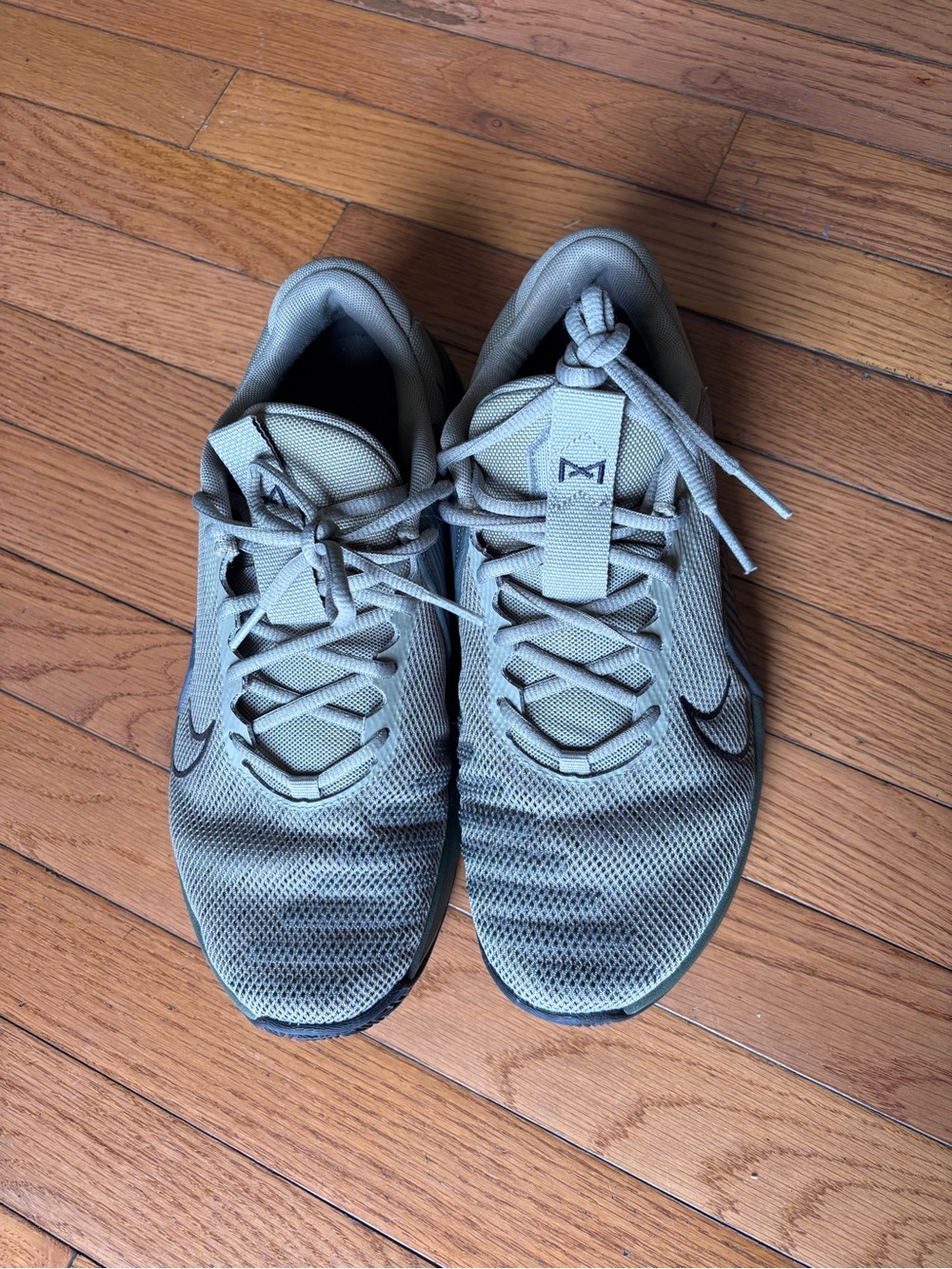 Nike Men's Light Gray Mesh Running Sneakers